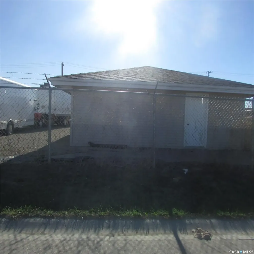 1841 Mcdonald Street Regina SK S4N 7A2