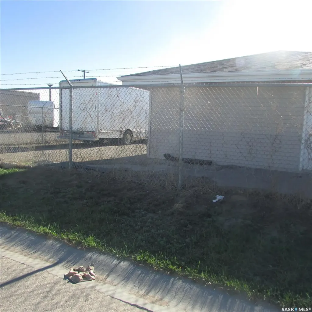 1841 Mcdonald Street Regina SK S4N 7A2