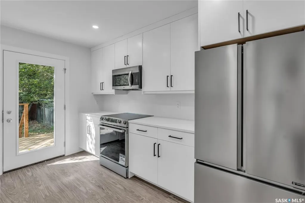 320 25th Street W Saskatoon SK S7L 0C5