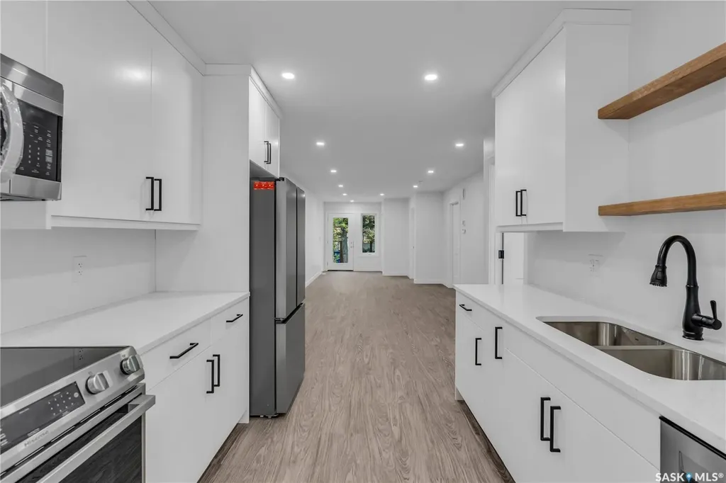 320 25th Street W Saskatoon SK S7L 0C5