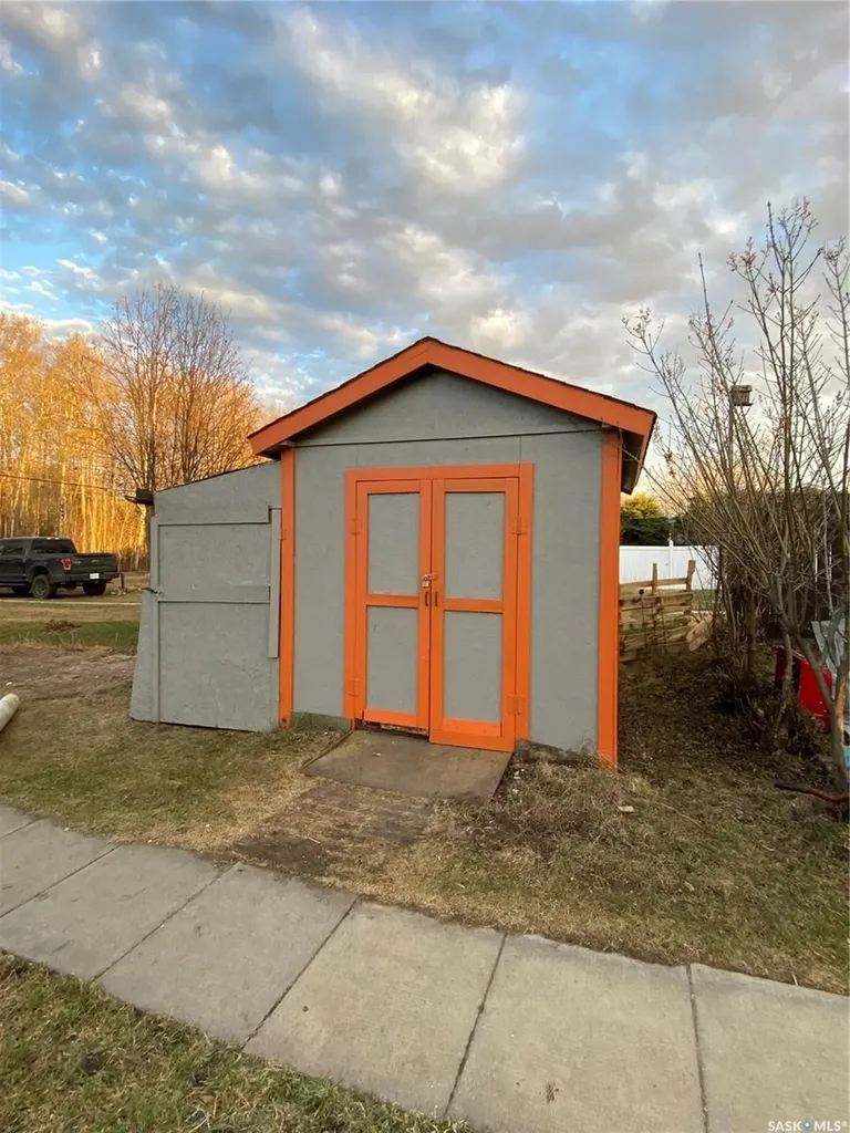 206 Albert Street Hudson Bay SK S0E 0Y0