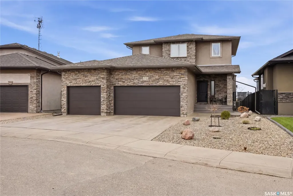 1532 Maple Hill Crescent N Regina SK S4X 0E8