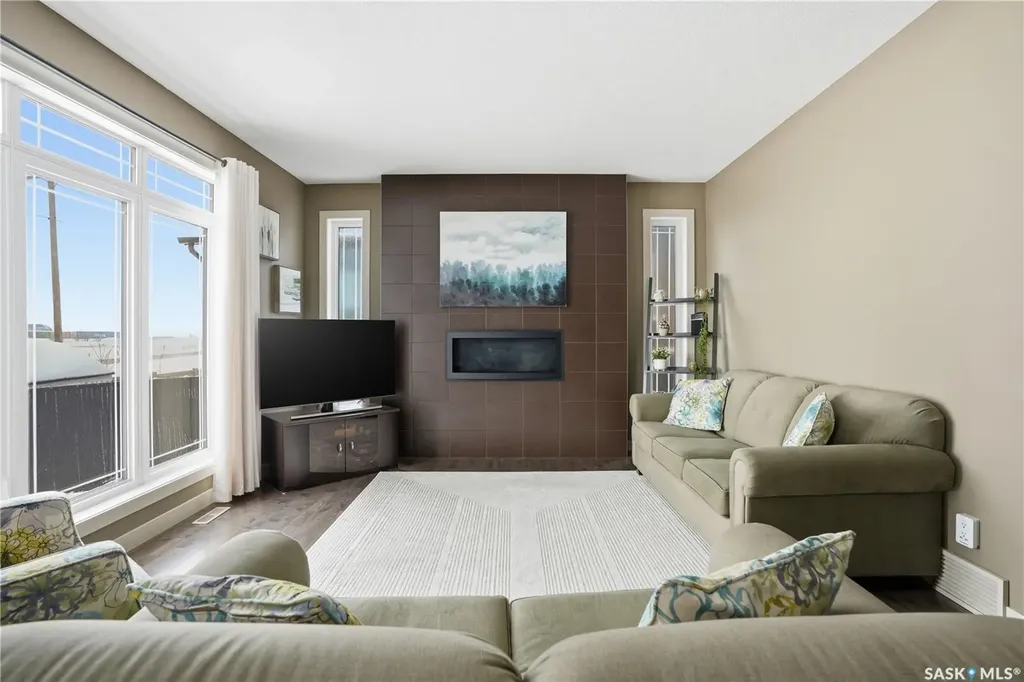 1532 Maple Hill Crescent N Regina SK S4X 0E8
