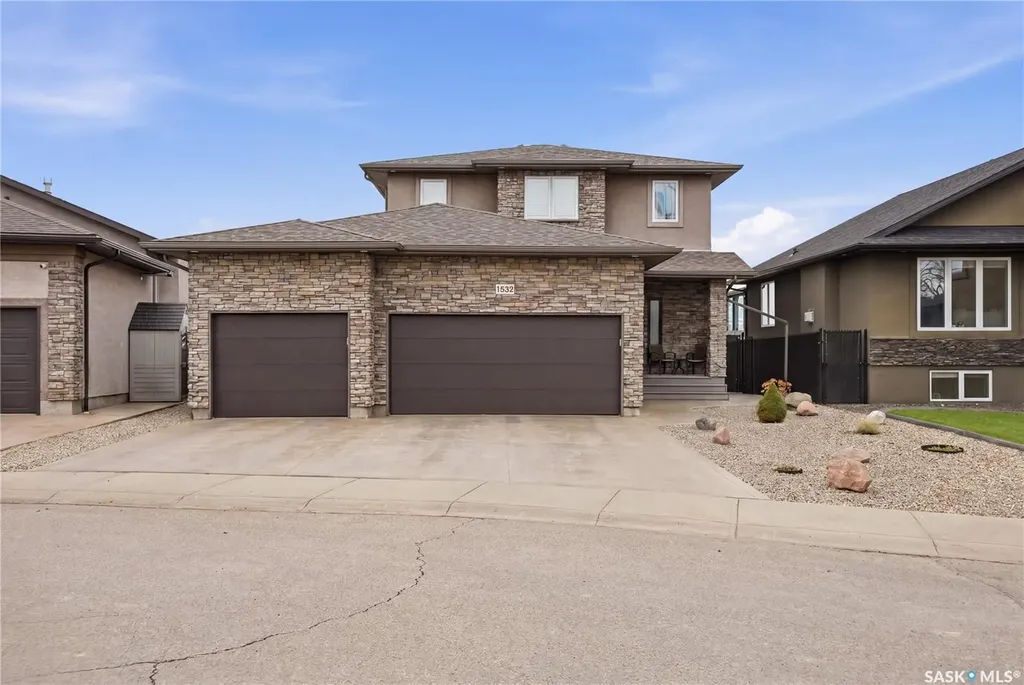 1532 Maple Hill Crescent N Regina SK S4X 0E8