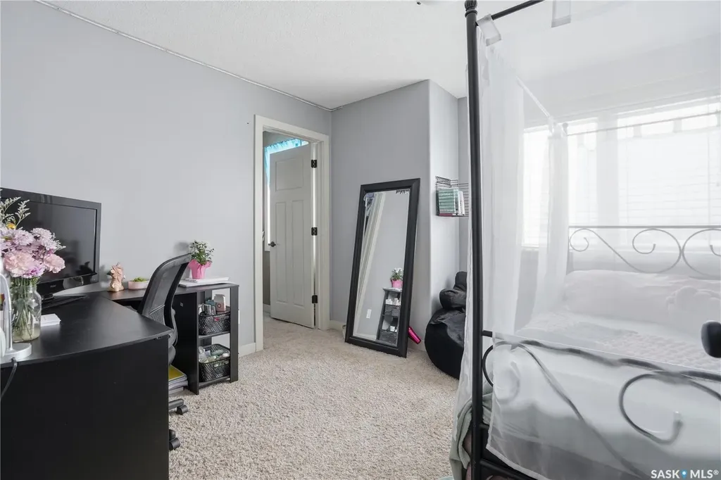 1532 Maple Hill Crescent N Regina SK S4X 0E8