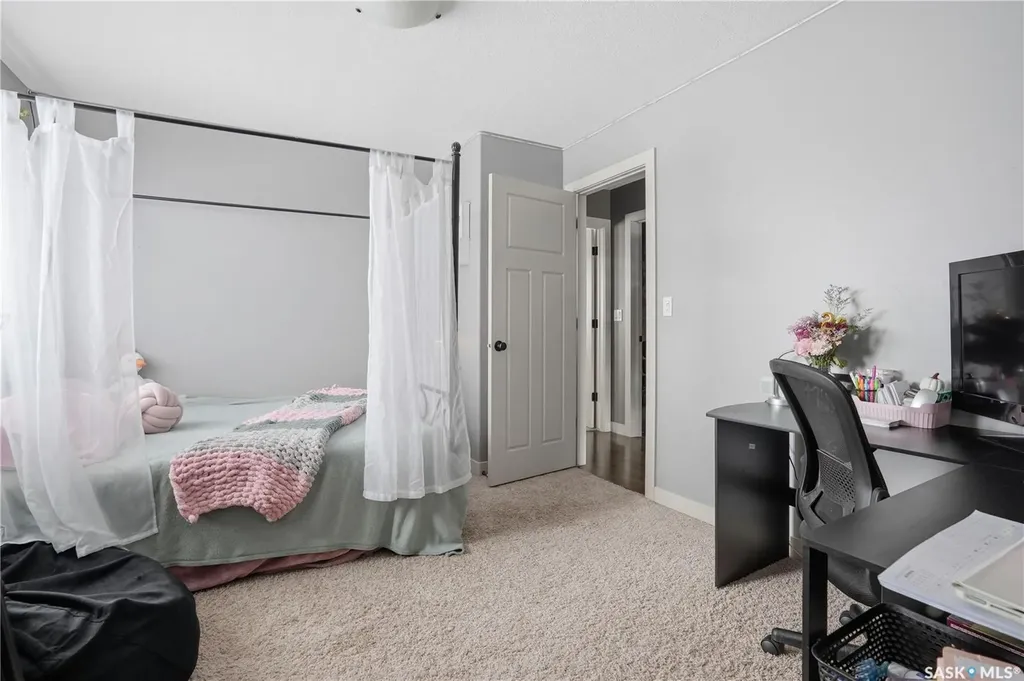 1532 Maple Hill Crescent N Regina SK S4X 0E8