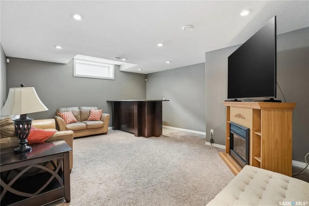 1532 Maple Hill Crescent N Regina SK S4X 0E8