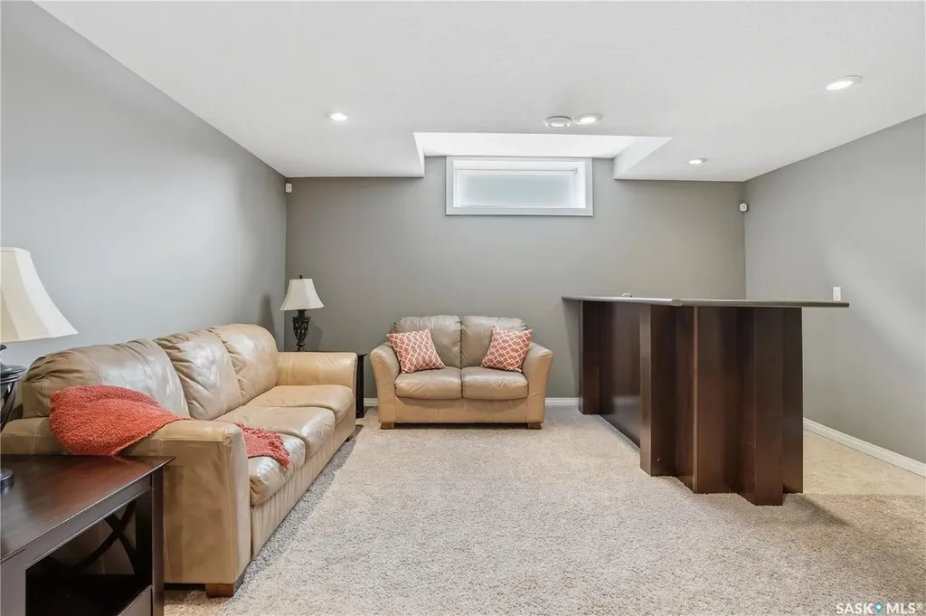 1532 Maple Hill Crescent N Regina SK S4X 0E8
