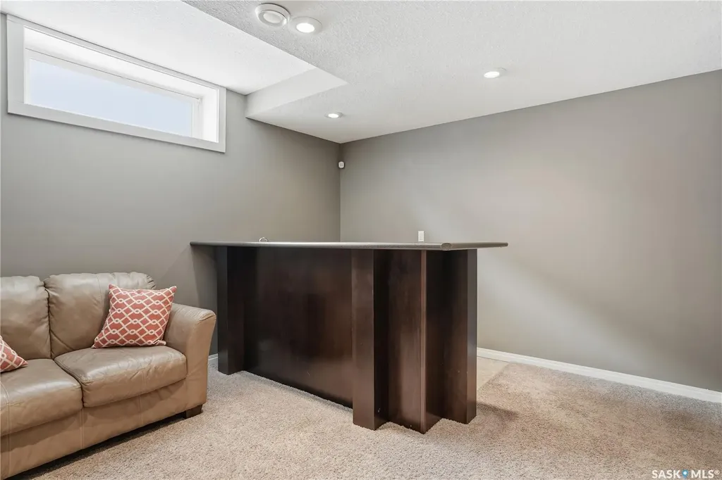 1532 Maple Hill Crescent N Regina SK S4X 0E8