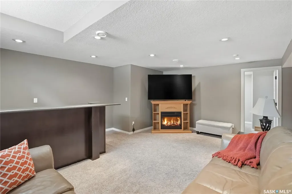 1532 Maple Hill Crescent N Regina SK S4X 0E8