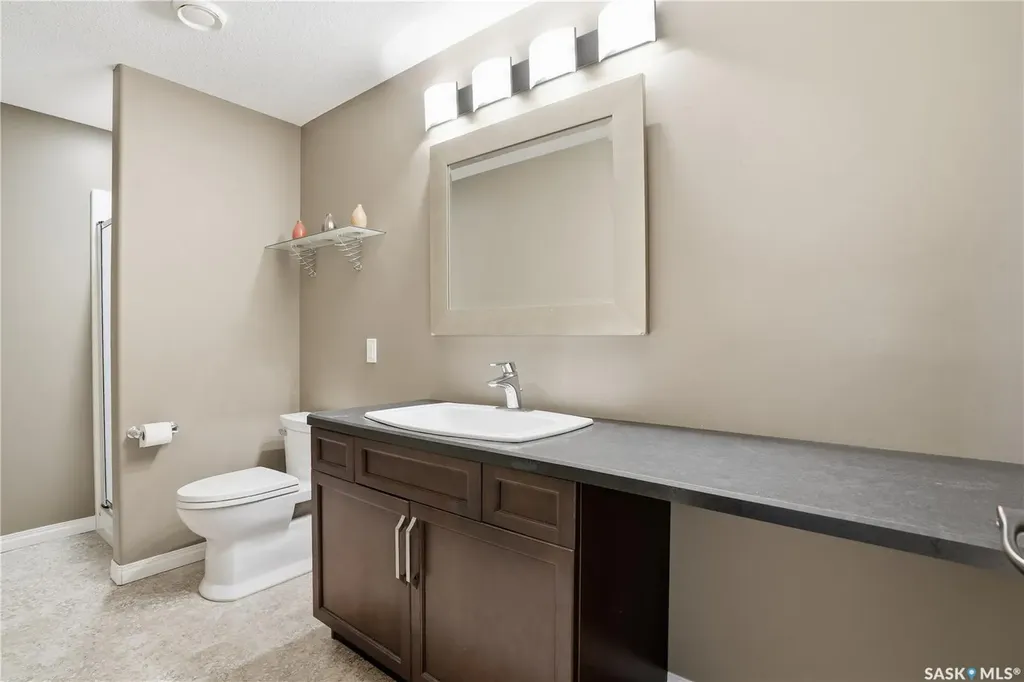 1532 Maple Hill Crescent N Regina SK S4X 0E8