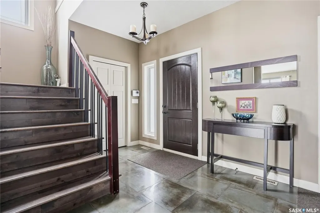 1532 Maple Hill Crescent N Regina SK S4X 0E8
