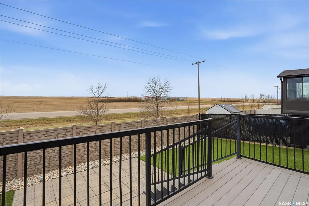 1532 Maple Hill Crescent N Regina SK S4X 0E8