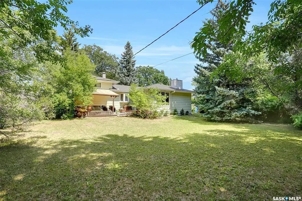 15 Academy Park Road Regina SK S4S 4M8