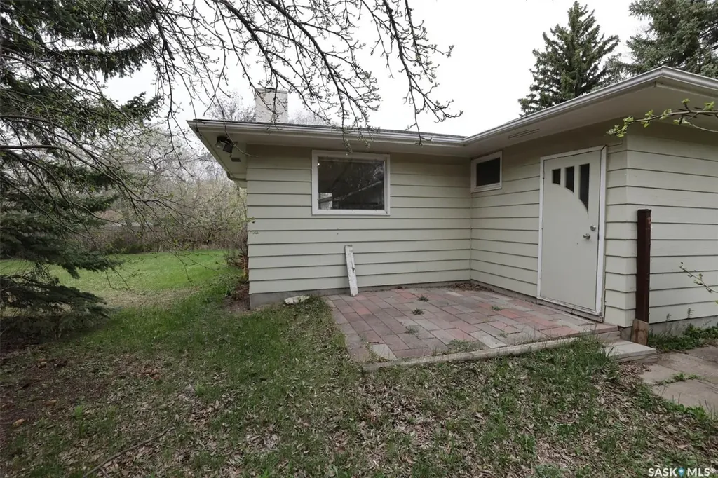 15 Academy Park Road Regina SK S4S 4M8