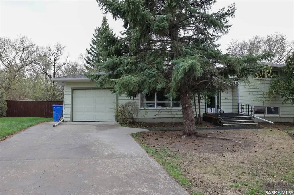 15 Academy Park Road Regina SK S4S 4M8