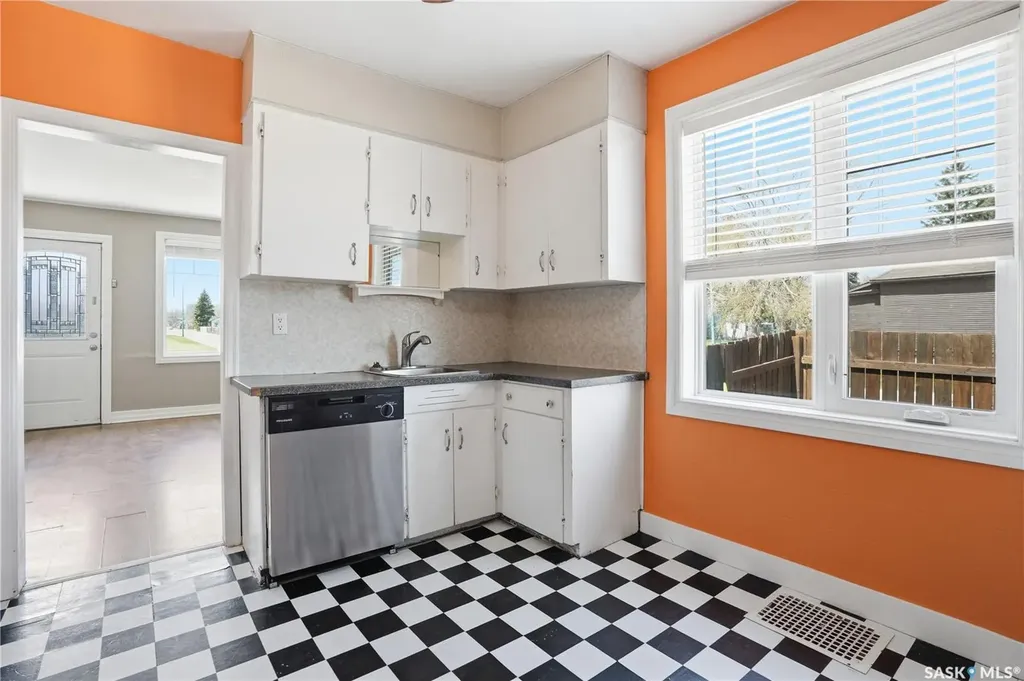 2203 Lindsay Street Regina SK S4N 3C2