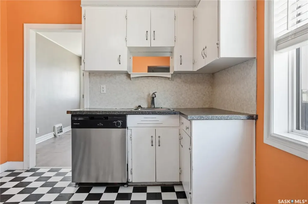 2203 Lindsay Street Regina SK S4N 3C2