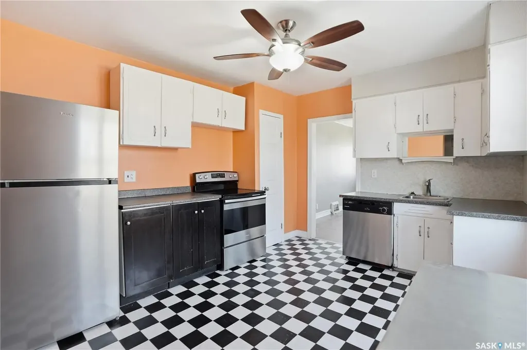 2203 Lindsay Street Regina SK S4N 3C2