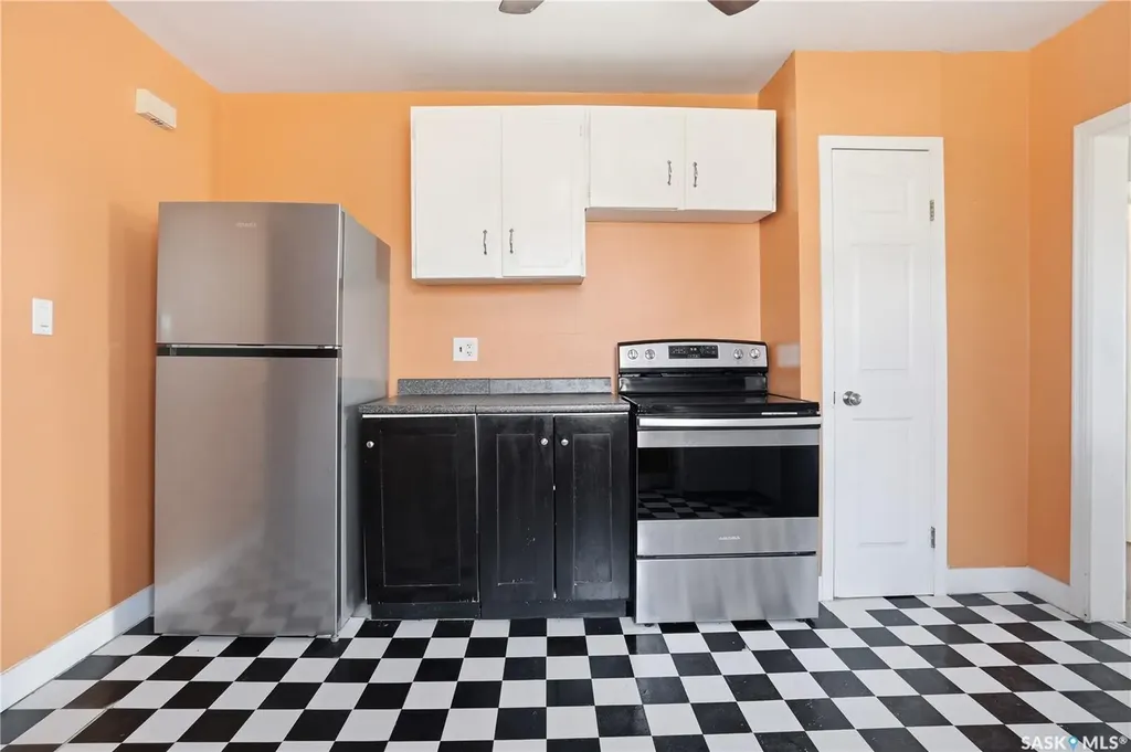 2203 Lindsay Street Regina SK S4N 3C2