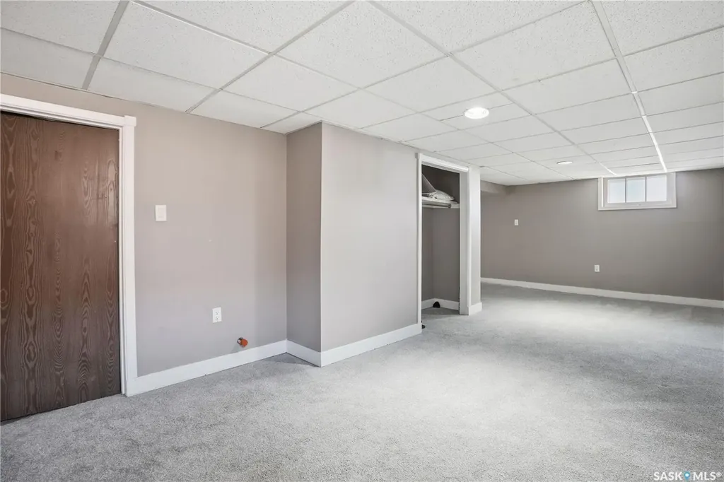 2203 Lindsay Street Regina SK S4N 3C2