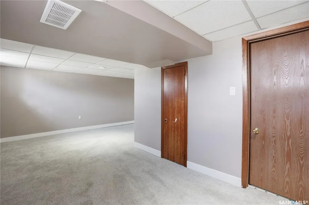 2203 Lindsay Street Regina SK S4N 3C2