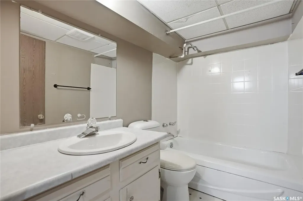2203 Lindsay Street Regina SK S4N 3C2