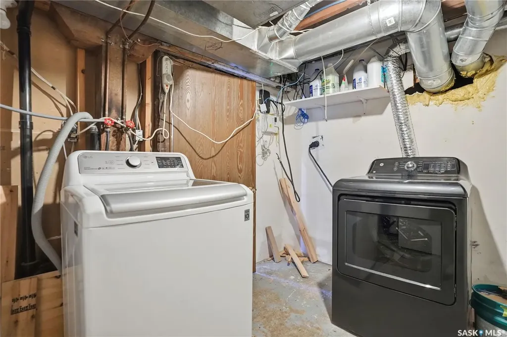 2203 Lindsay Street Regina SK S4N 3C2