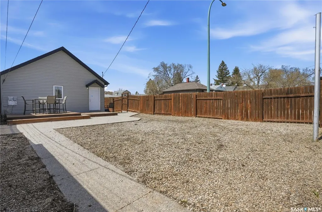 2203 Lindsay Street Regina SK S4N 3C2