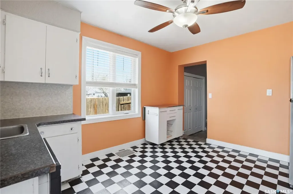2203 Lindsay Street Regina SK S4N 3C2