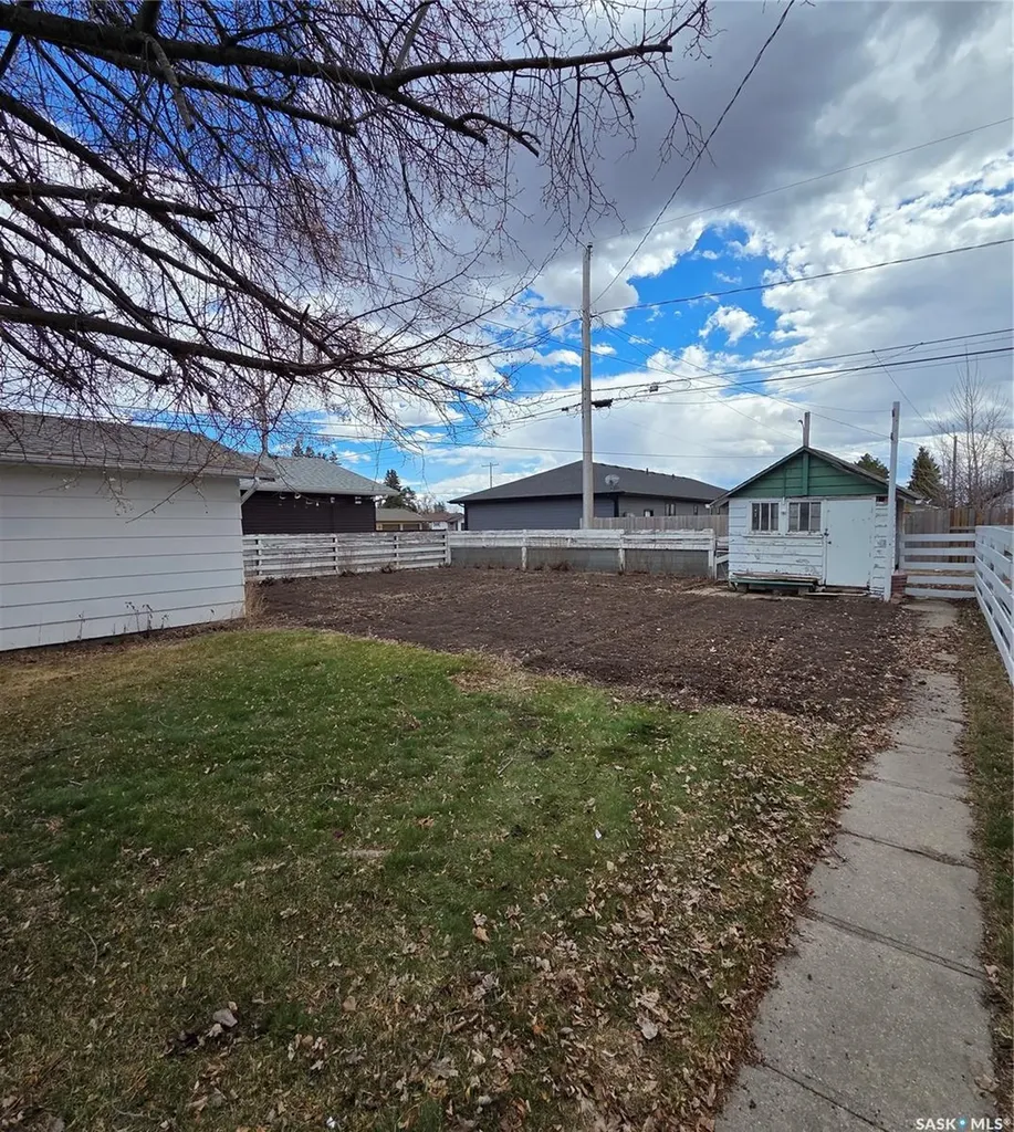 602 8th Avenue W Nipawin SK S0E 1E0
