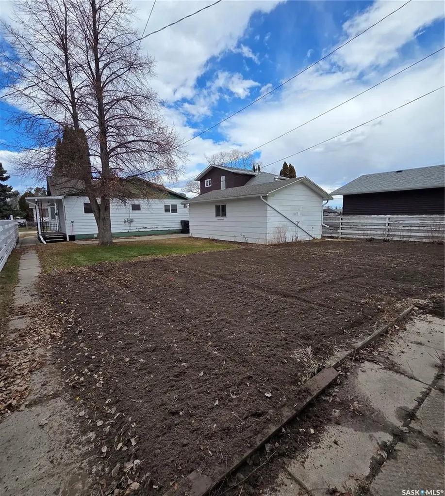 602 8th Avenue W Nipawin SK S0E 1E0