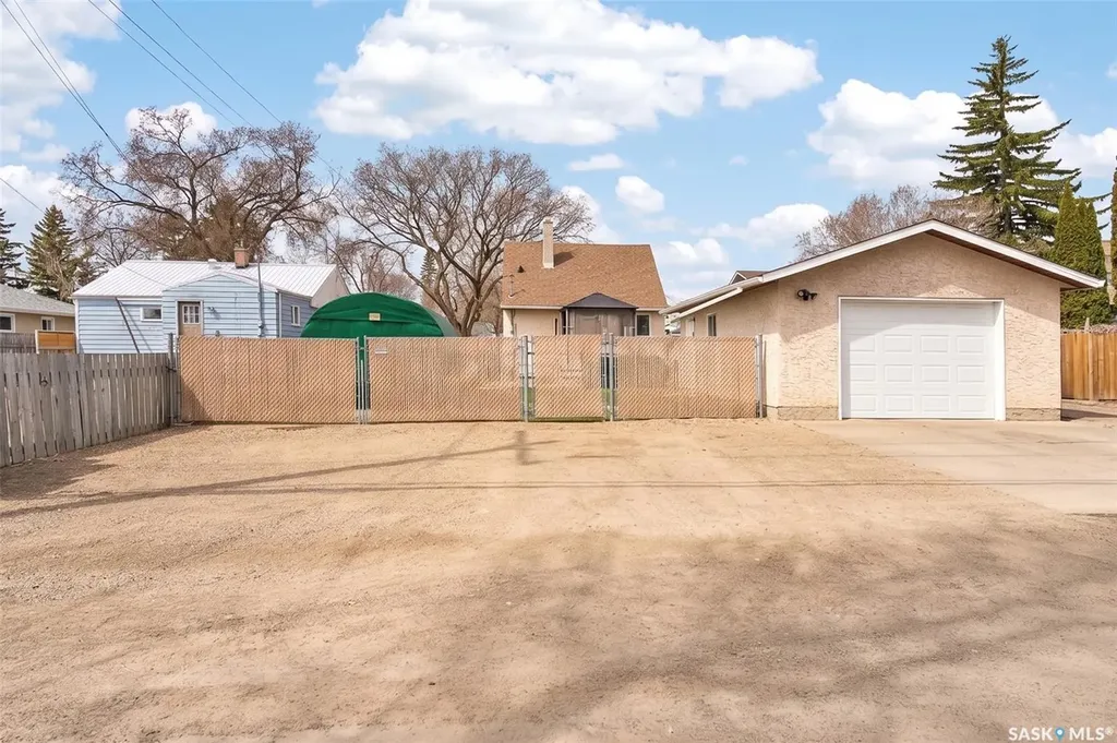1117 7th Avenue NW Moose Jaw SK S6H 4C6
