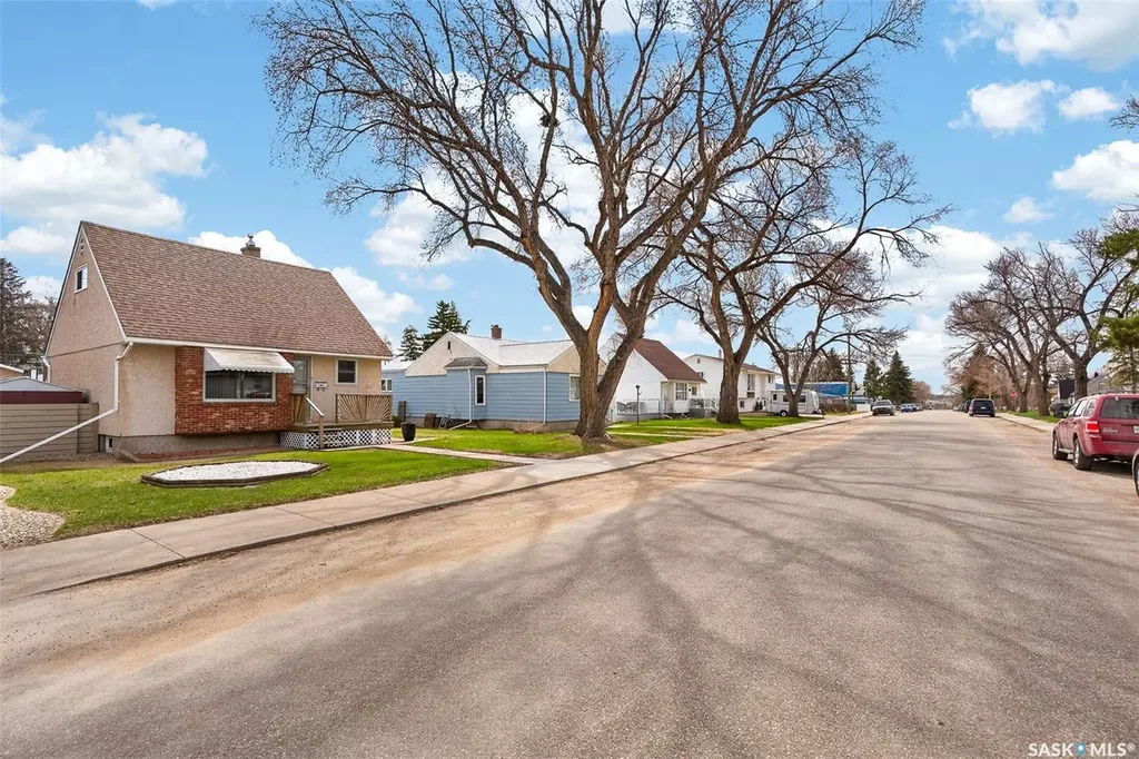 1117 7th Avenue NW Moose Jaw SK S6H 4C6