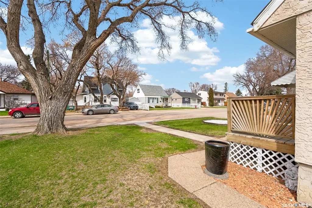 1117 7th Avenue NW Moose Jaw SK S6H 4C6