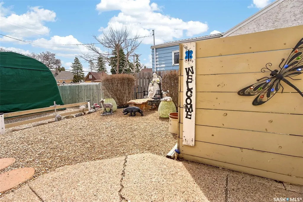 1117 7th Avenue NW Moose Jaw SK S6H 4C6