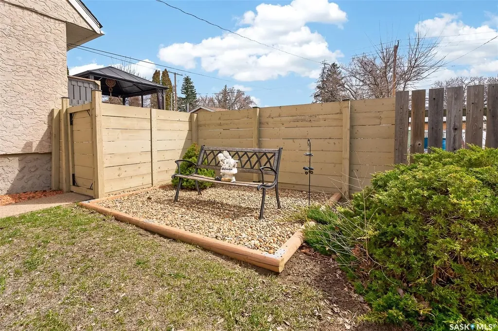 1117 7th Avenue NW Moose Jaw SK S6H 4C6