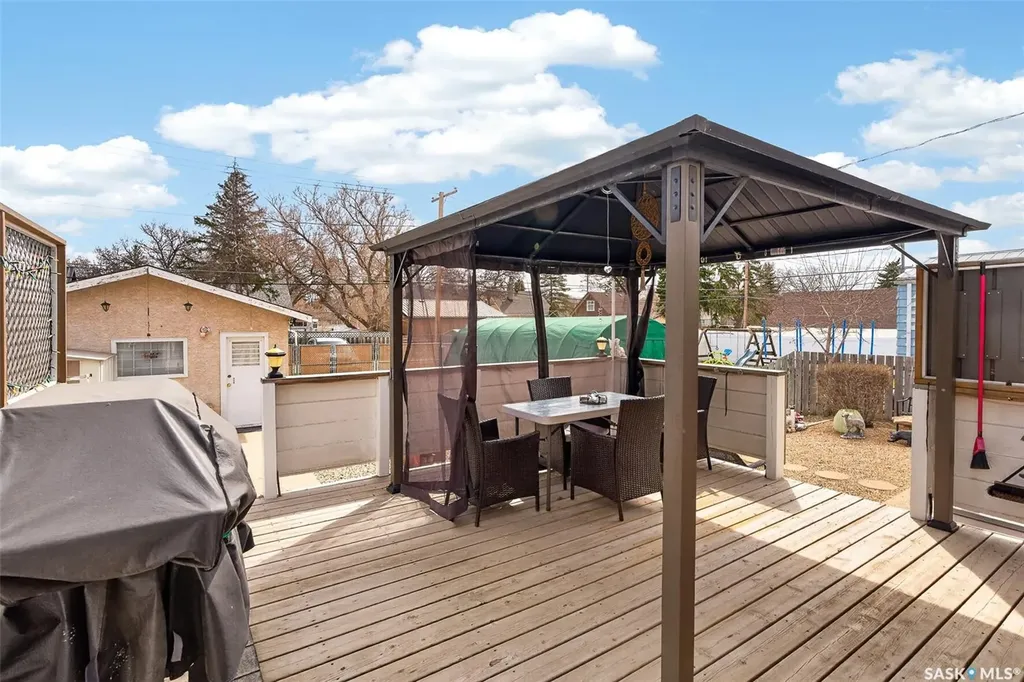 1117 7th Avenue NW Moose Jaw SK S6H 4C6