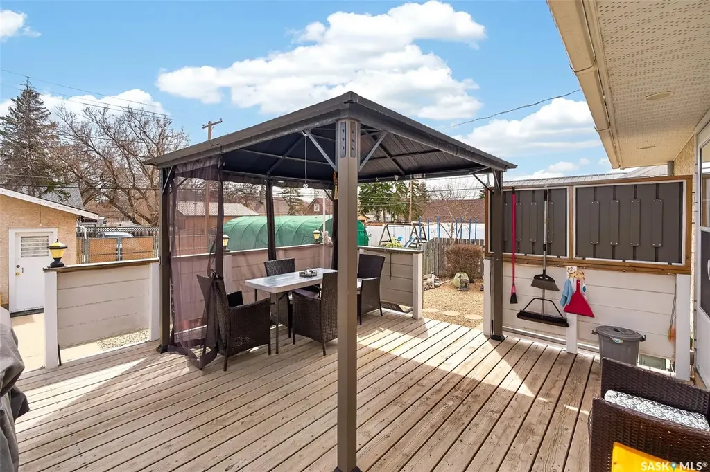 1117 7th Avenue NW Moose Jaw SK S6H 4C6