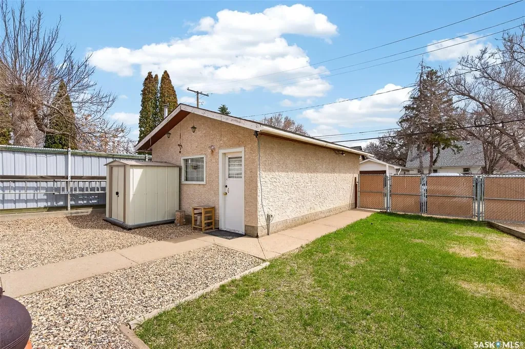 1117 7th Avenue NW Moose Jaw SK S6H 4C6