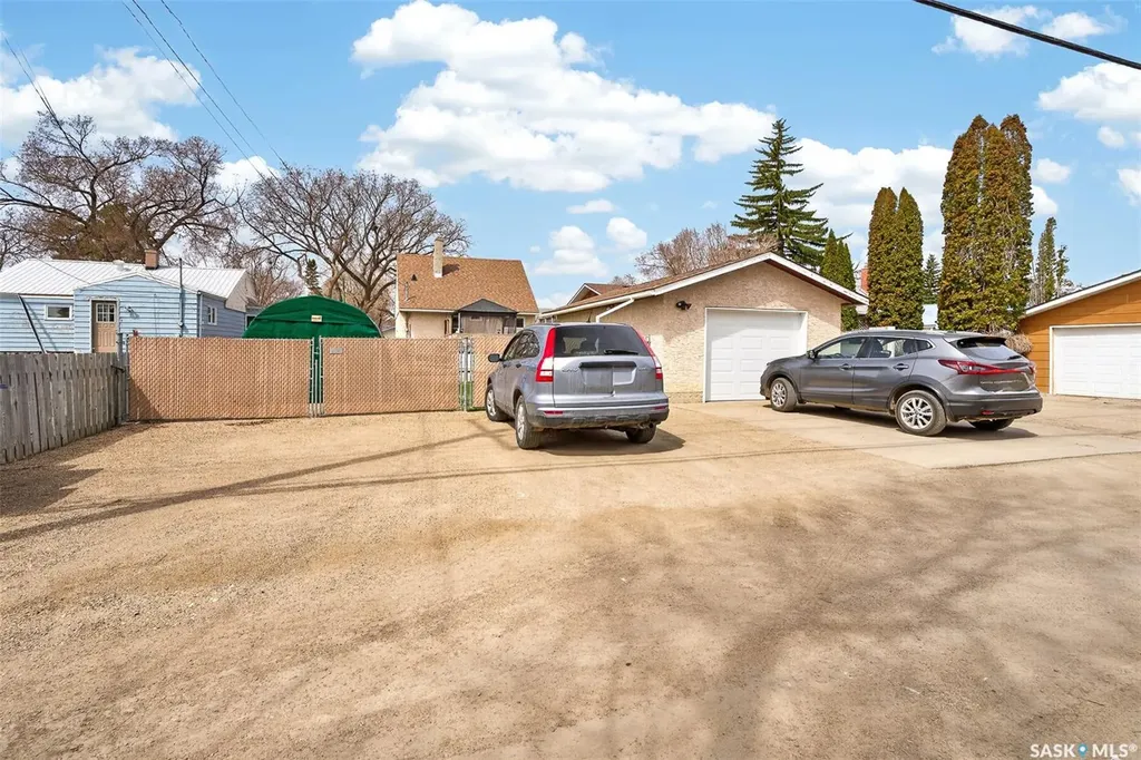 1117 7th Avenue NW Moose Jaw SK S6H 4C6