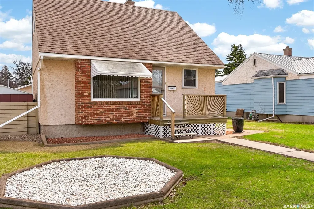 1117 7th Avenue NW Moose Jaw SK S6H 4C6