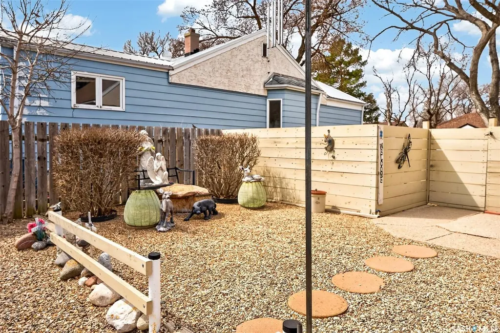 1117 7th Avenue NW Moose Jaw SK S6H 4C6