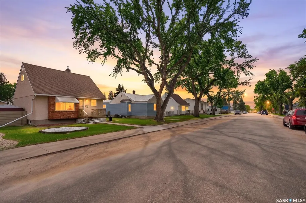 1117 7th Avenue NW Moose Jaw SK S6H 4C6