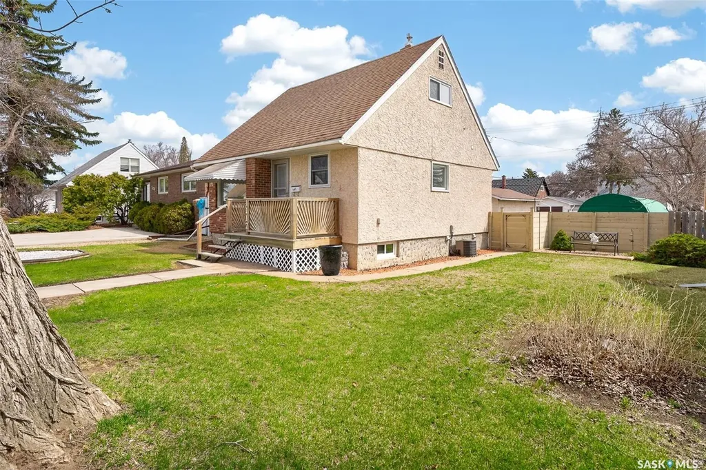 1117 7th Avenue NW Moose Jaw SK S6H 4C6