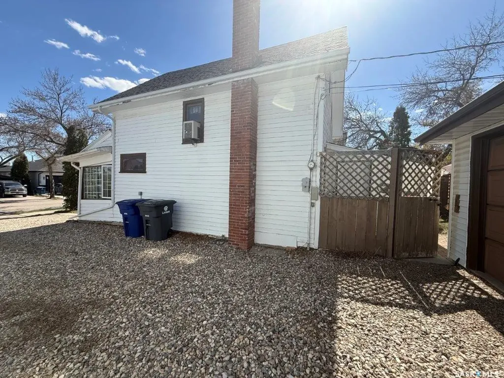 202 3rd Avenue E Kindersley SK S0L 1S0