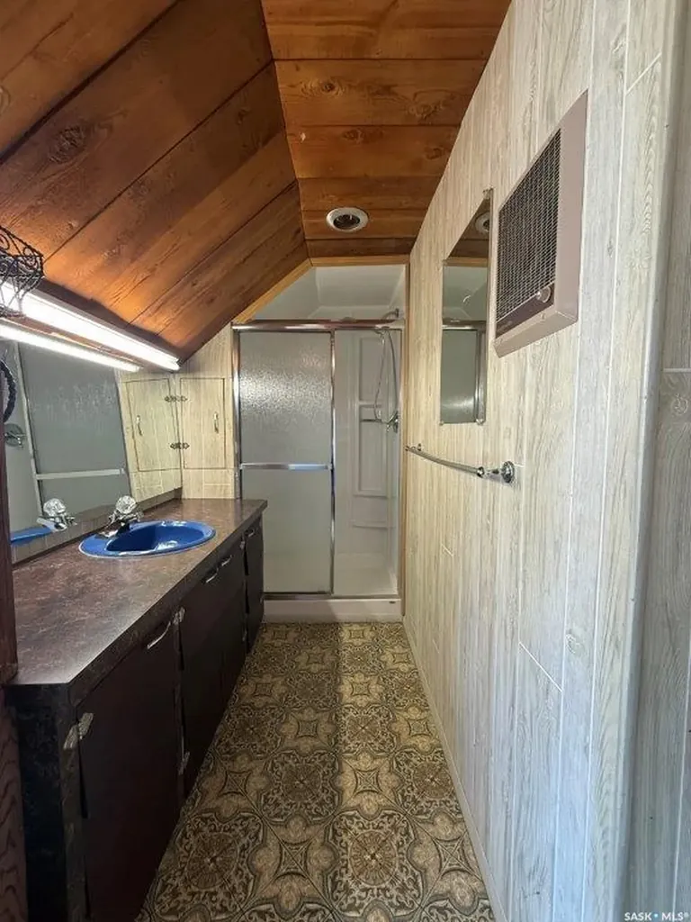 202 3rd Avenue E Kindersley SK S0L 1S0
