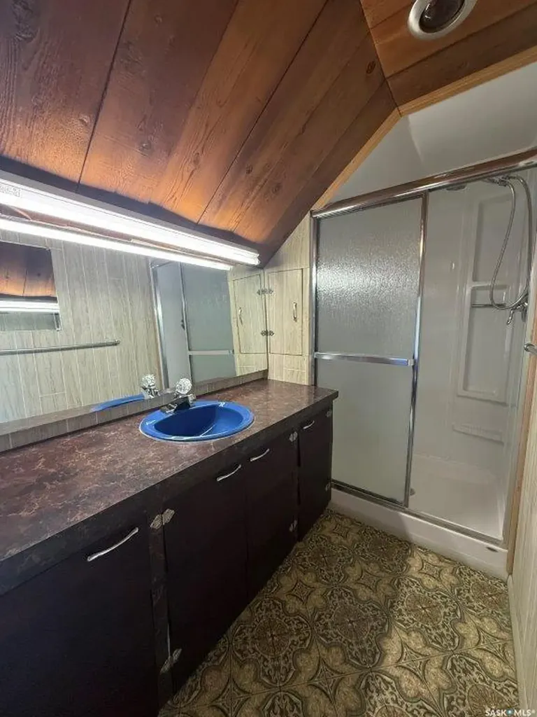 202 3rd Avenue E Kindersley SK S0L 1S0