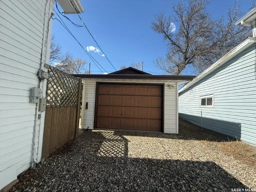 202 3rd Avenue E Kindersley SK S0L 1S0