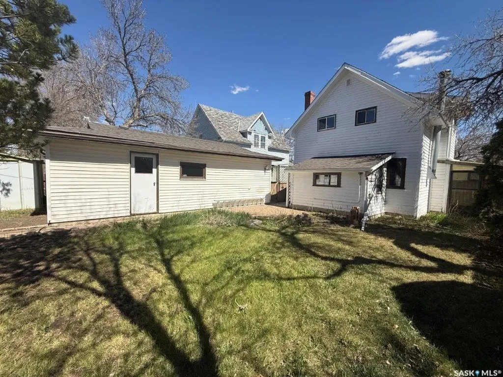 202 3rd Avenue E Kindersley SK S0L 1S0